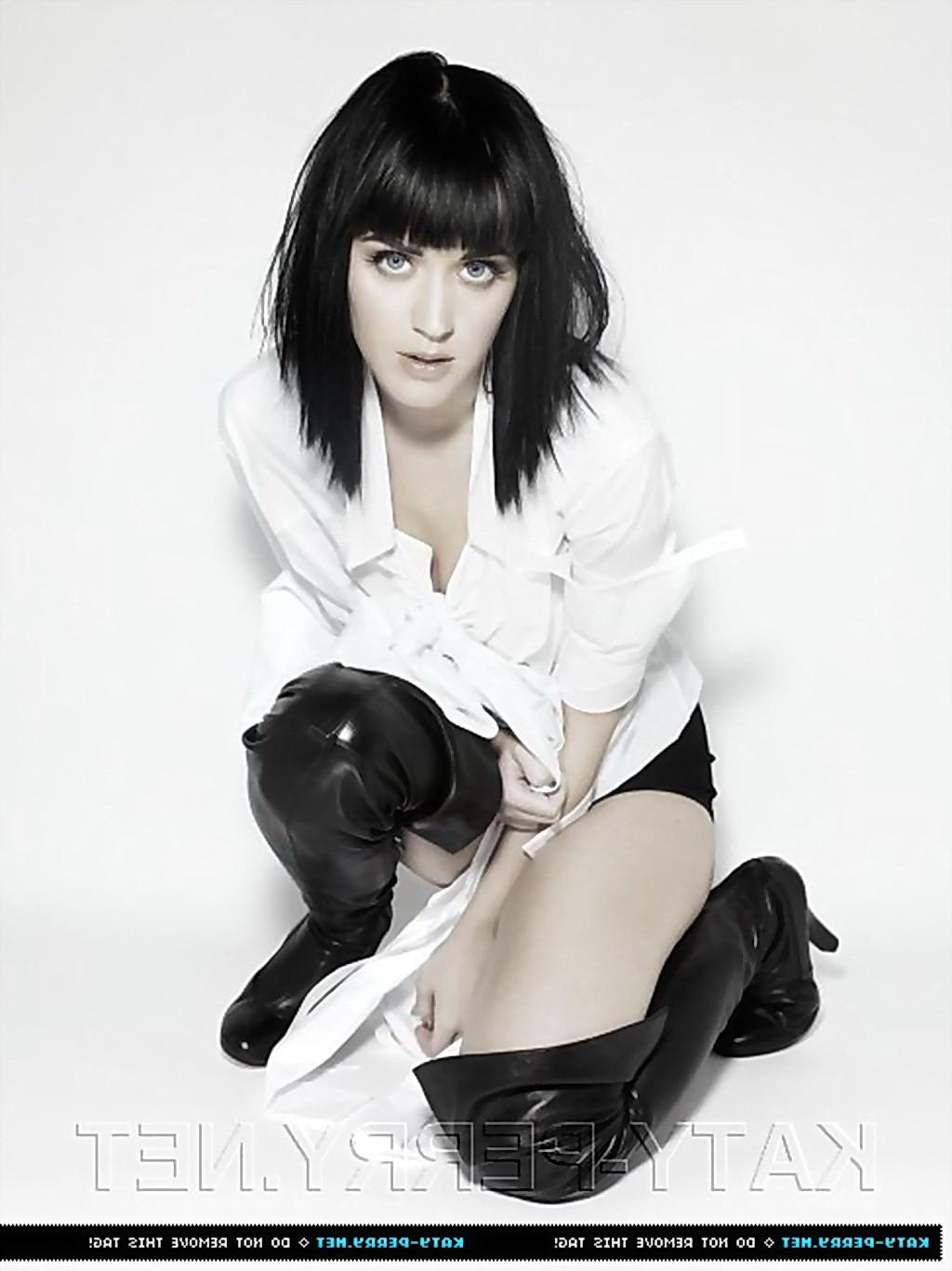 15P Katy Perry topless hiding her big precious boobs for Esquire UK August issue pho