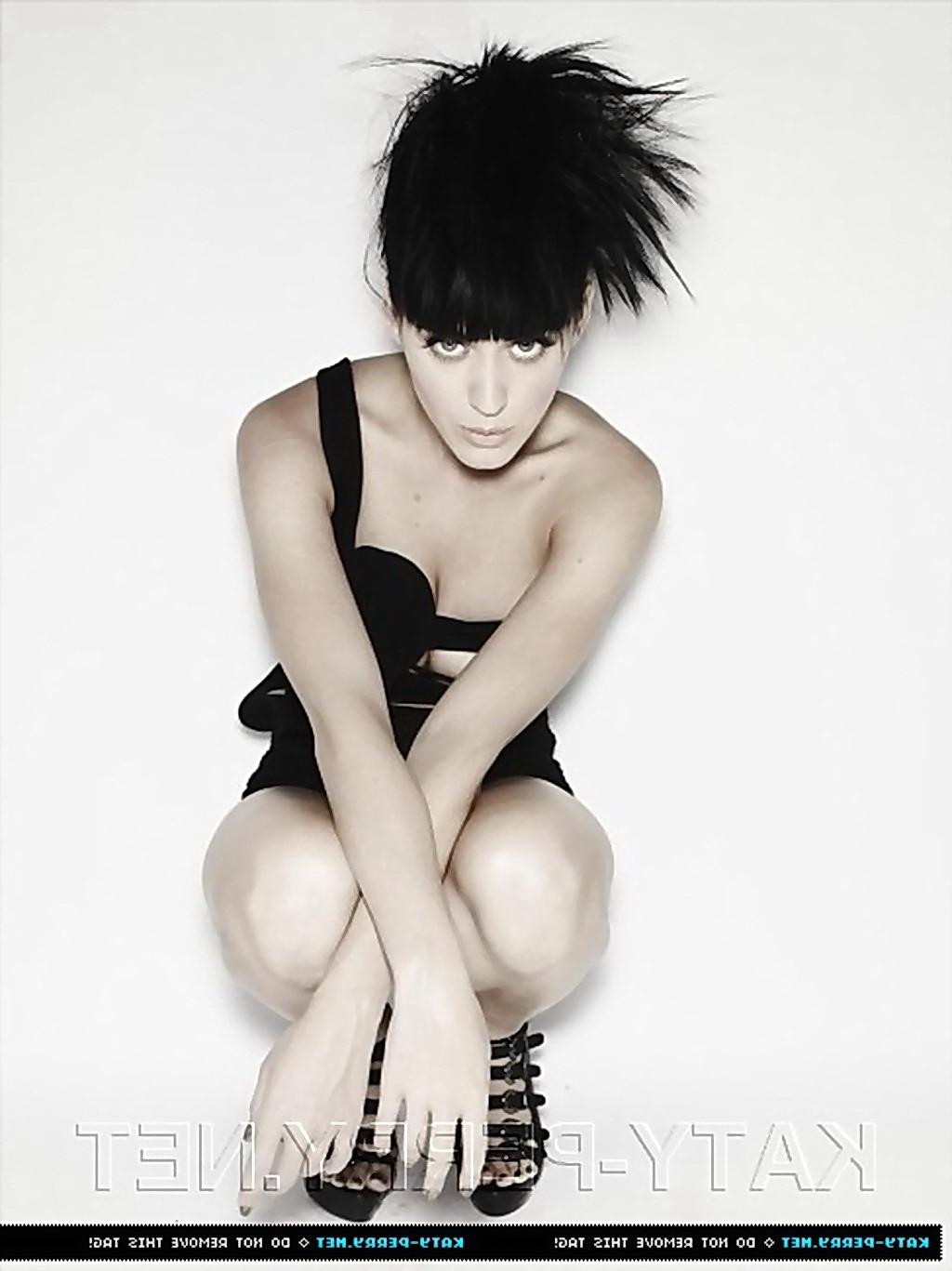 15P Katy Perry topless hiding her big precious boobs for Esquire UK August issue pho