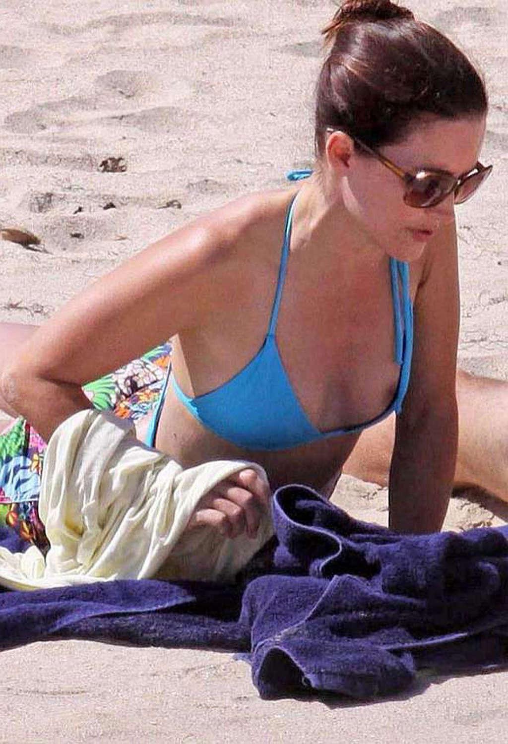 16P Kristin Davis in see thru to bra top paparazzi shoots and topless