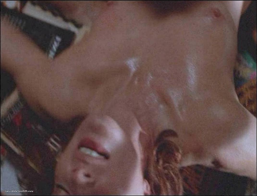 15P veteran redheaded actress Rene Russo suns topless