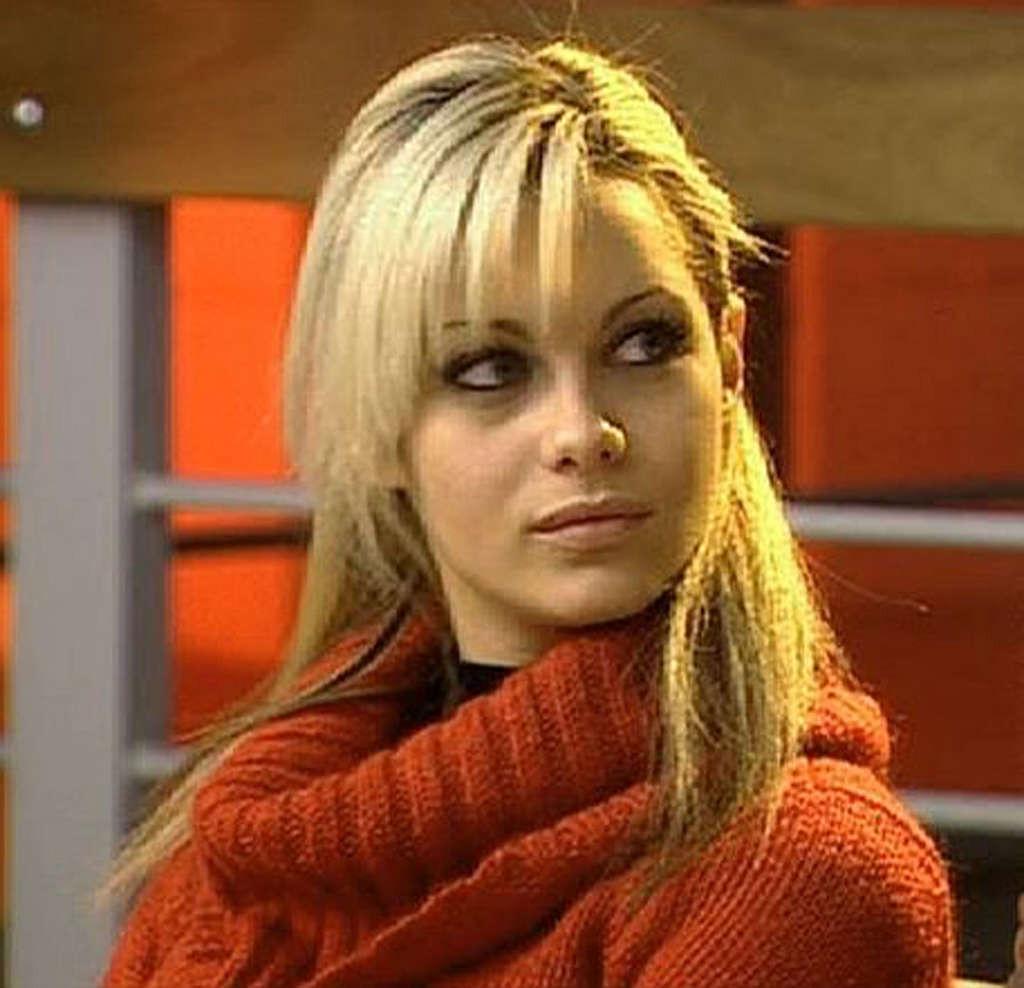 16P Jessica Jane Clement cought in lesbian action and topless