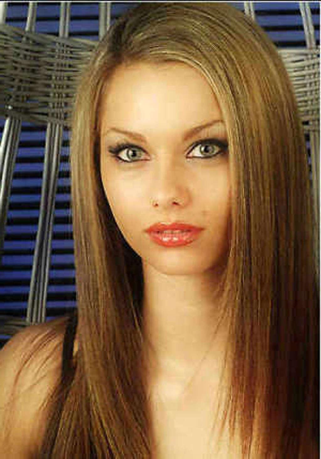 16P Jessica Jane Clement cought in lesbian action and topless