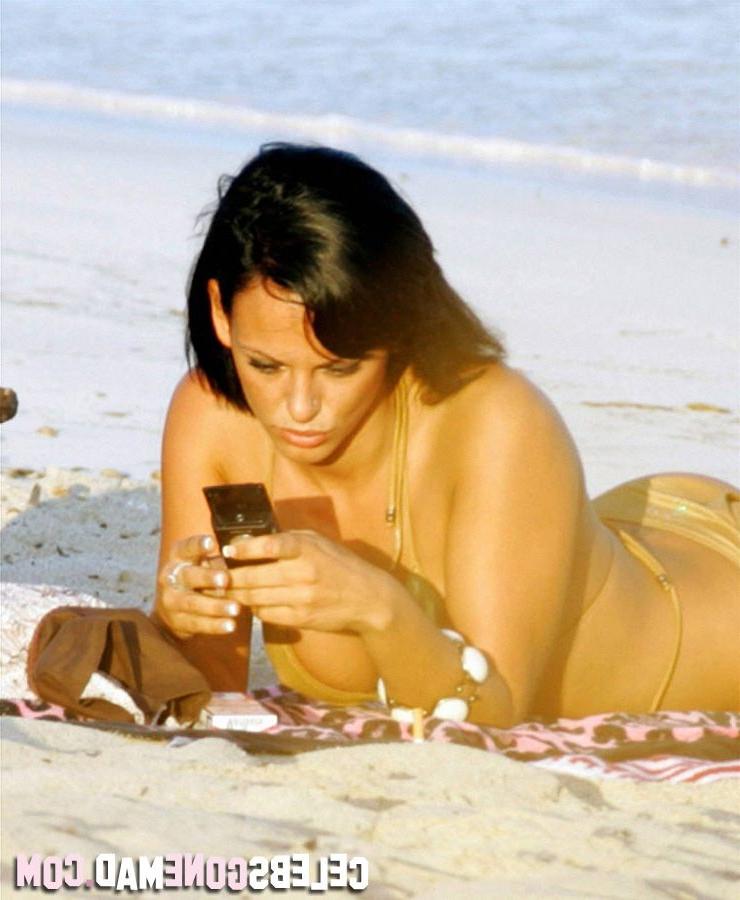 15P Hot Nereida Gallard topless at the beach exposing her big boobs