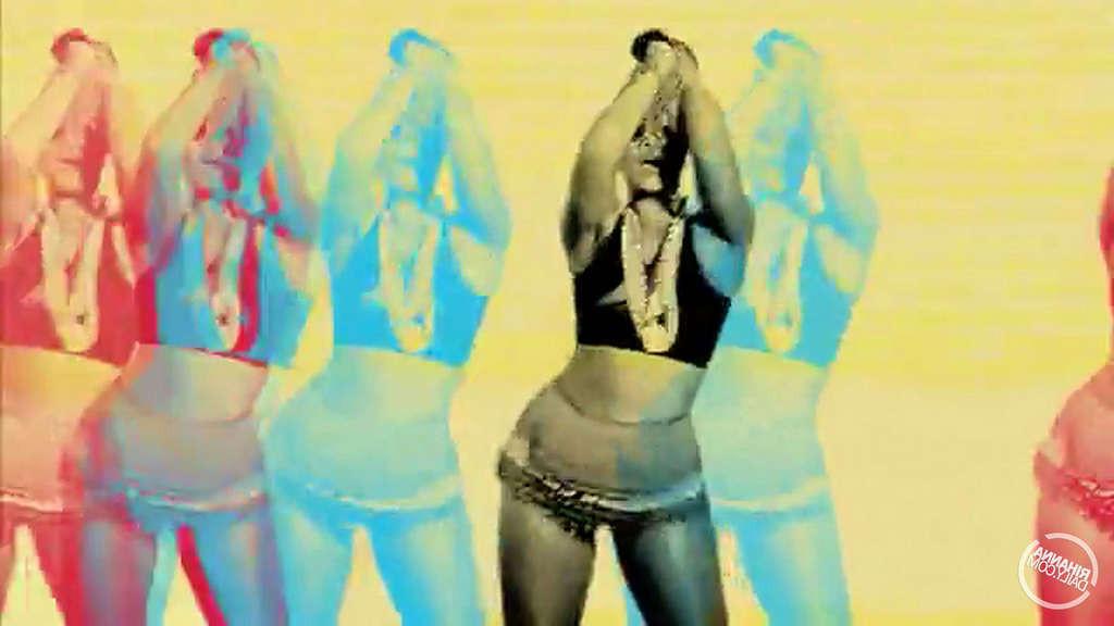 16P Rihanna look hot in her music video and exposing tits