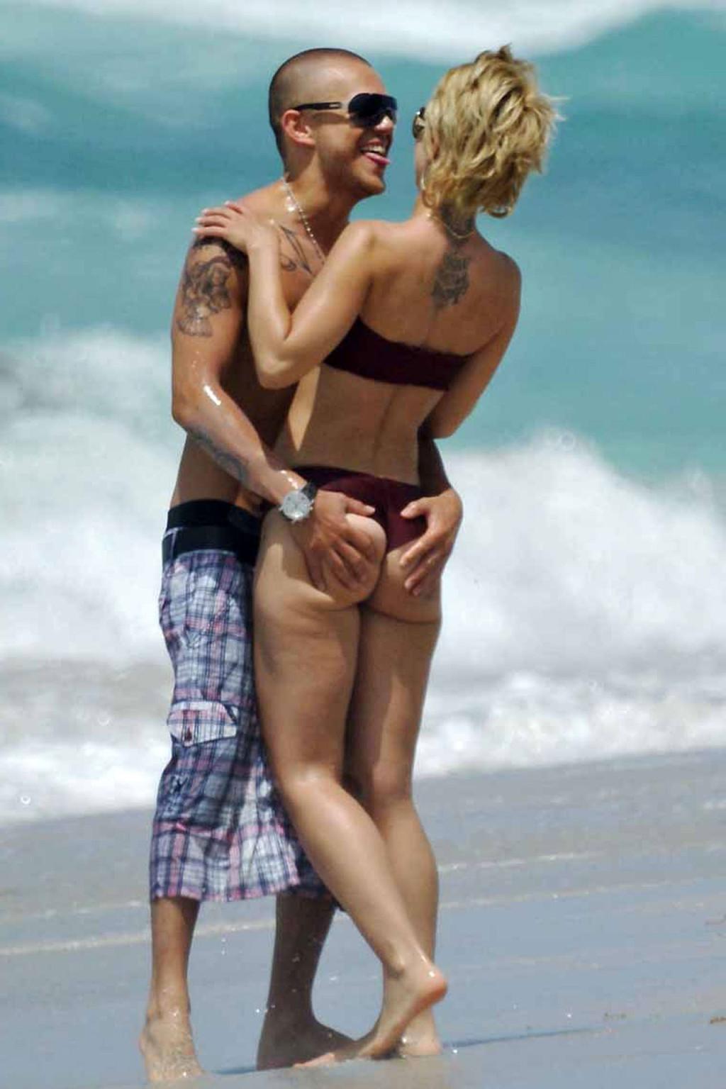 16P Mena Suvari enjoying on beach in topless and showing sexy ass in bikini