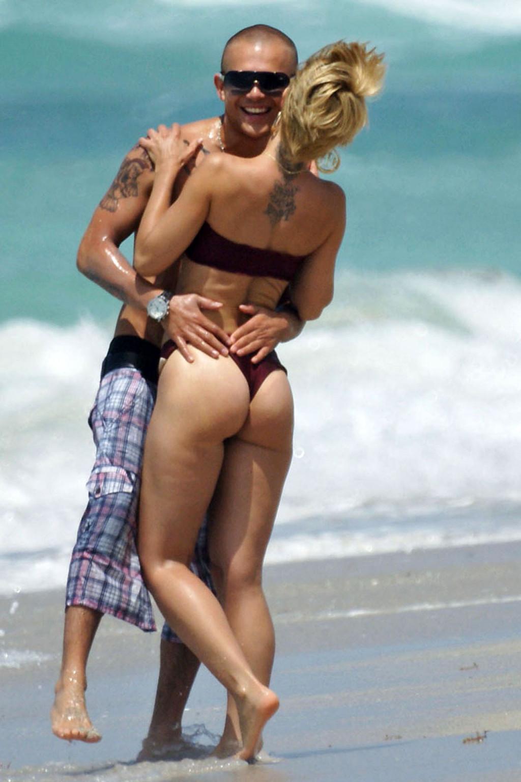 16P Mena Suvari enjoying on beach in topless and showing sexy ass in bikini