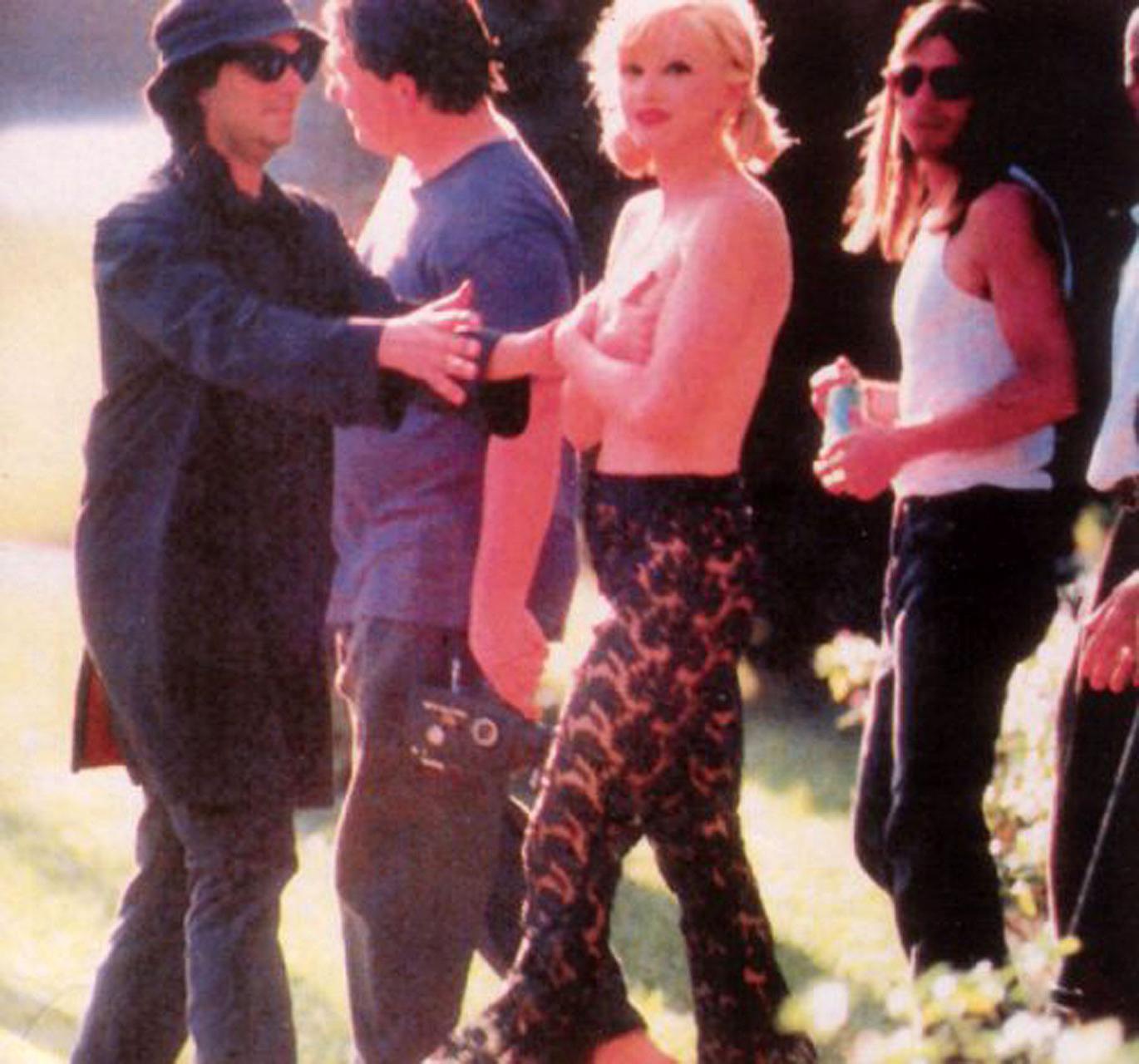 16P Madonna showing her sexy muscles and extremely hot body