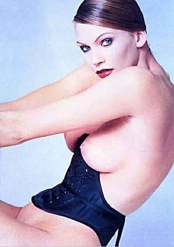 10P Natasha Henstridge shows their sexy breasts and juicy bradvice