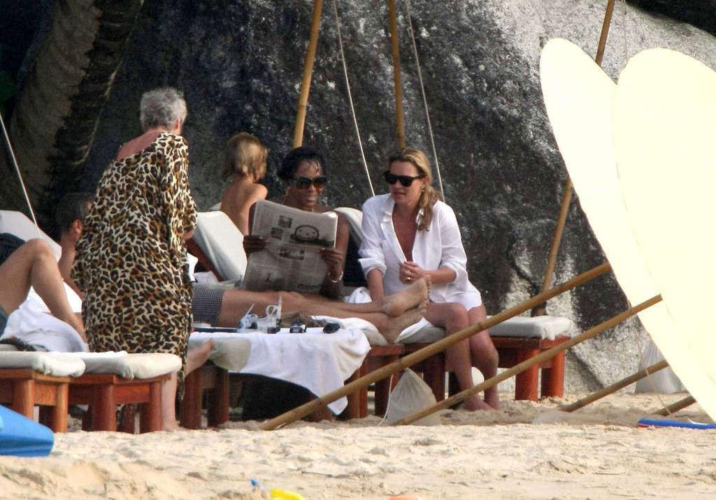 16P Kate Moss topless on yacht paparazzi pictures