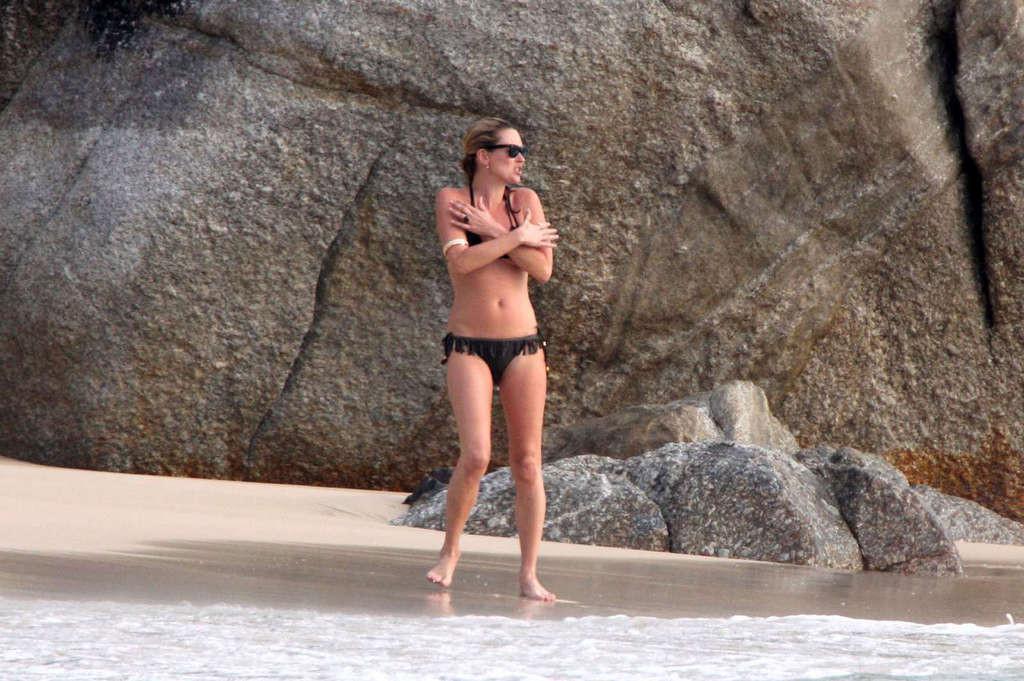 16P Kate Moss topless on yacht paparazzi pictures