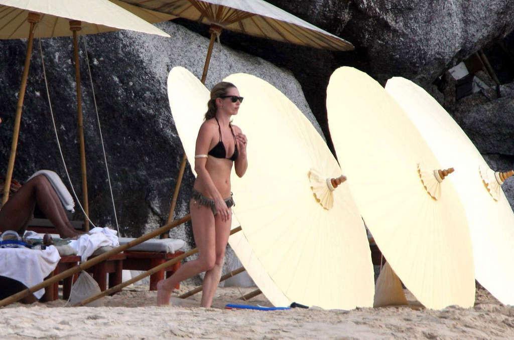 16P Kate Moss topless on yacht paparazzi pictures