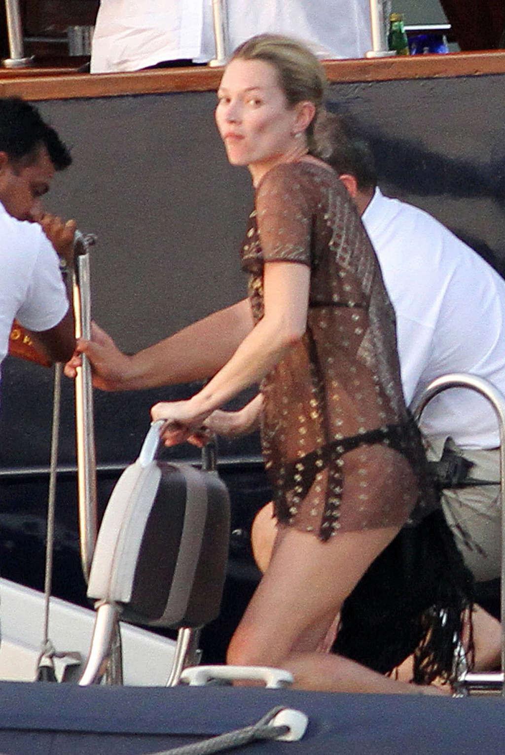 16P Kate Moss topless on yacht paparazzi pictures