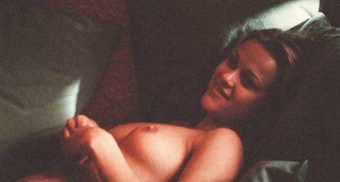 15P cute actress Reese Witherspoon topless