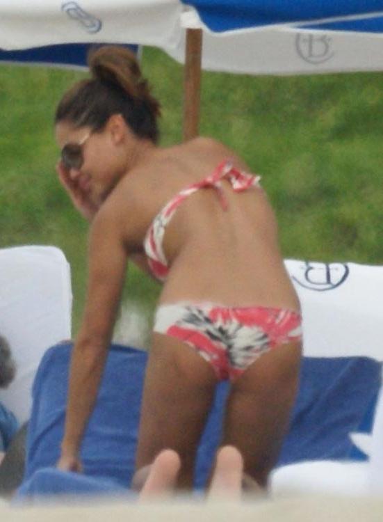 15P Vanessa Minnillo topless and marble ass in bikini