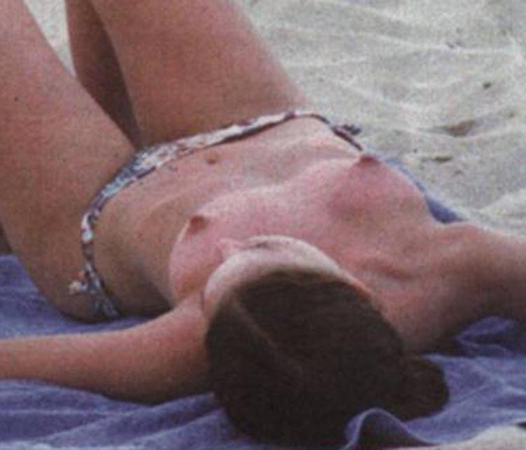 15P Natalie Portman teasing topless and hot panties
