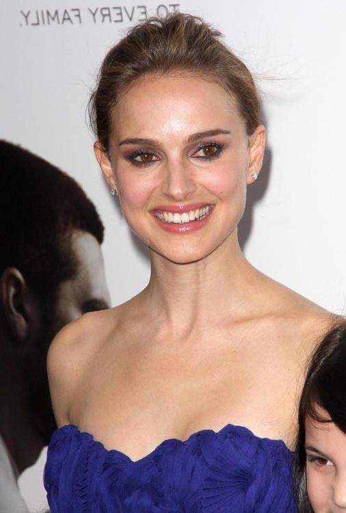 15P Natalie Portman teasing topless and hot panties