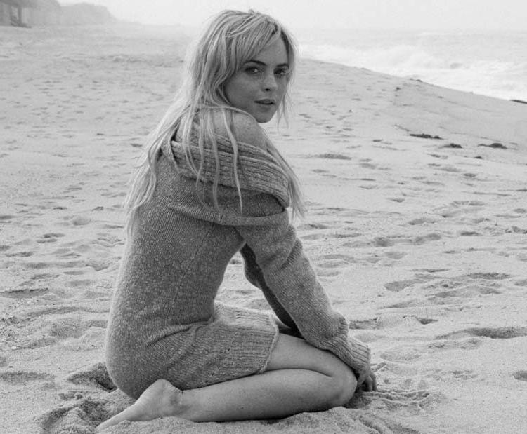 15P Lindsay Lohan topless and upskirt black panties