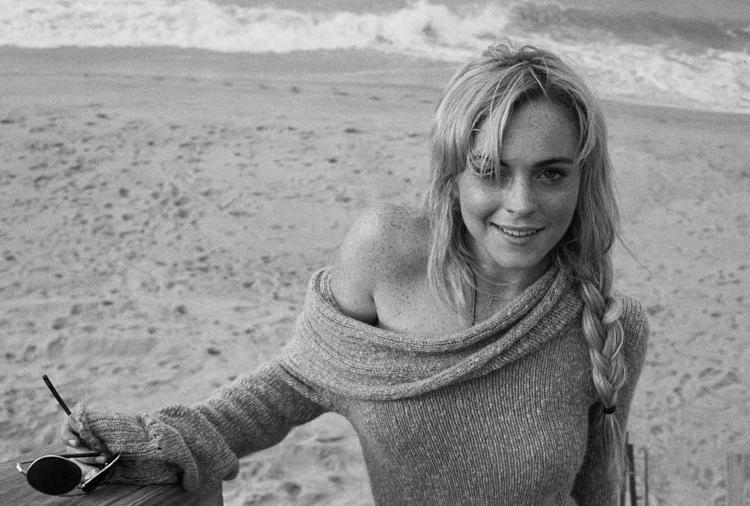15P Lindsay Lohan topless and upskirt black panties