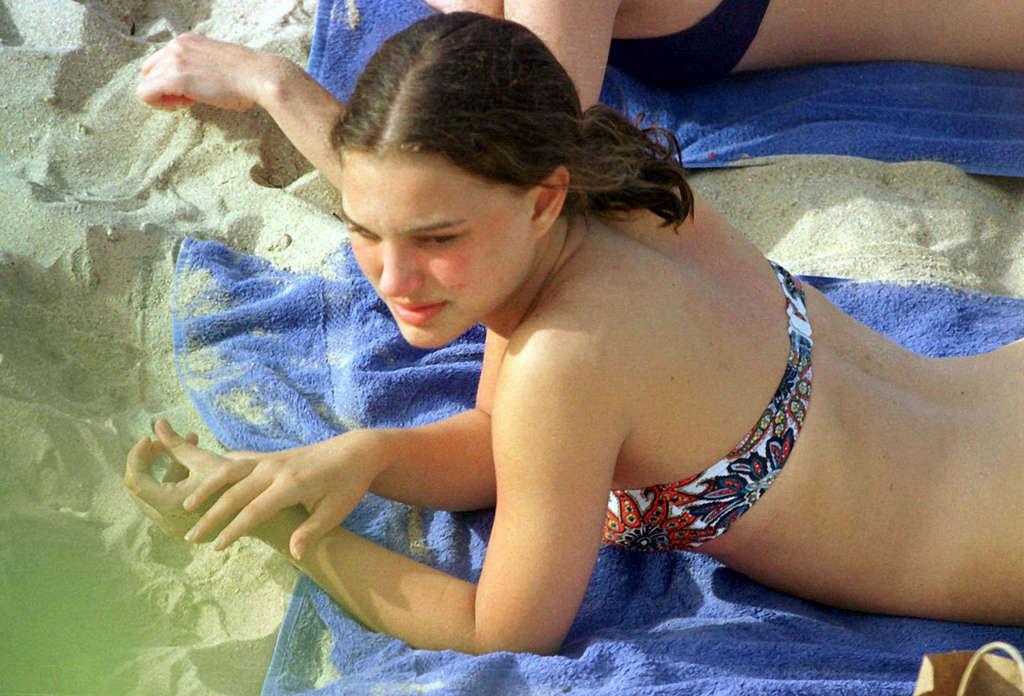 16P Natalie Portman showing her body in topless on beach
