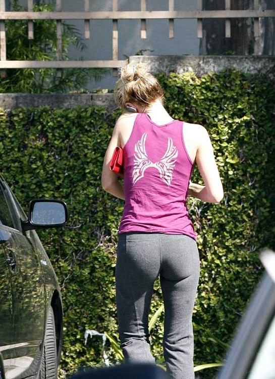 15P Sophie Monk juicy topless and great looking ass
