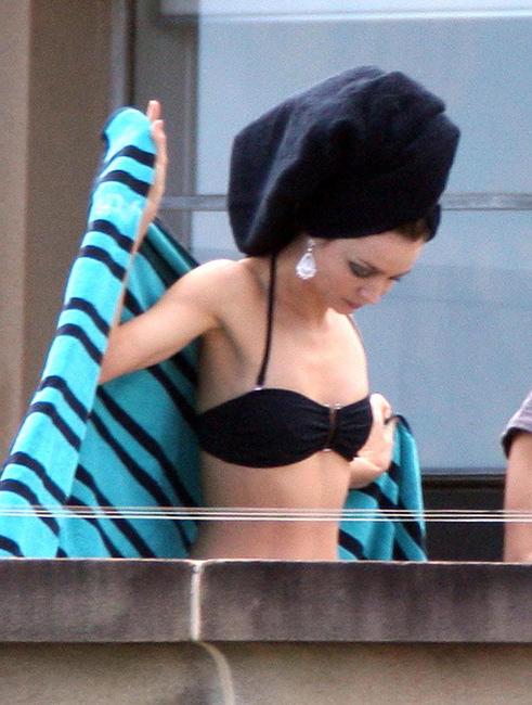 15P Miranda Kerr topless and juicy ass in bikini