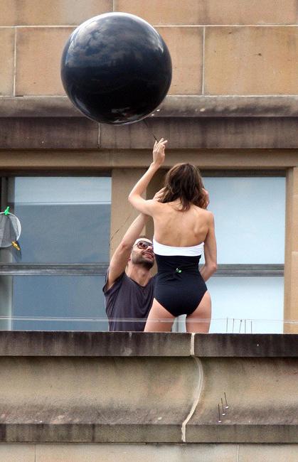 15P Miranda Kerr topless and juicy ass in bikini
