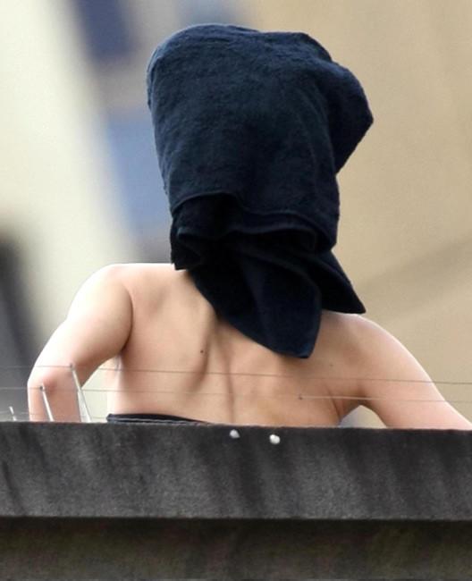 15P Miranda Kerr topless and juicy ass in bikini