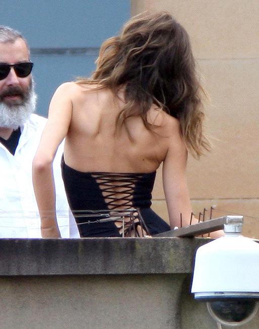 15P Miranda Kerr topless and juicy ass in bikini