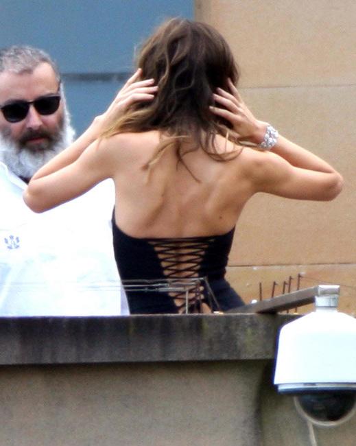 15P Miranda Kerr topless and juicy ass in bikini