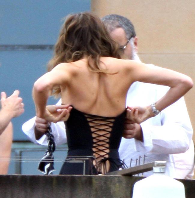 15P Miranda Kerr topless and juicy ass in bikini