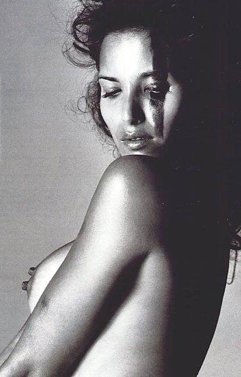 15P Padma Lakshmi juicy boobs in see through shirt
