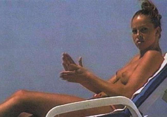 15P Anna Kournikova expose her great topless and ass