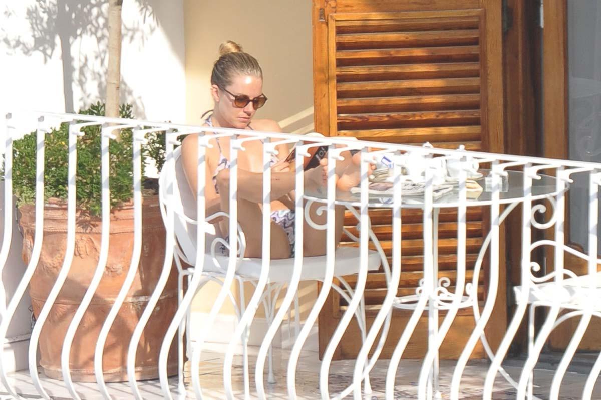 15P Sienna Miller showing great tits by going topless
