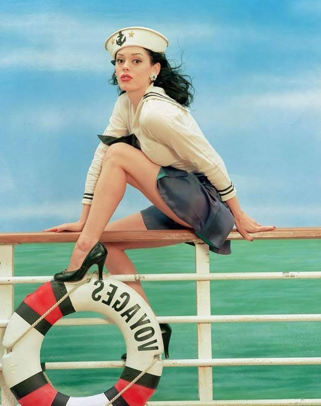 15P Rose Mcgowan expose her wonderful body and nasty ass