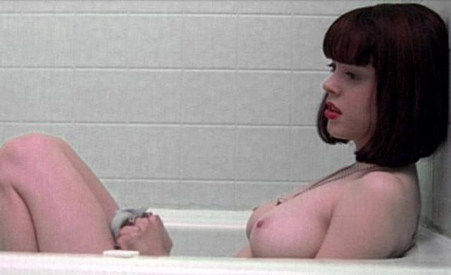 15P Rose Mcgowan expose her wonderful body and nasty ass
