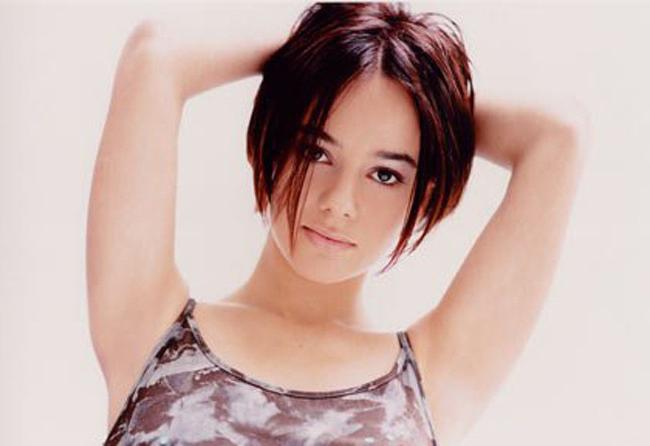 15P Sexy singers in raunchy underwear hamming it up for camera