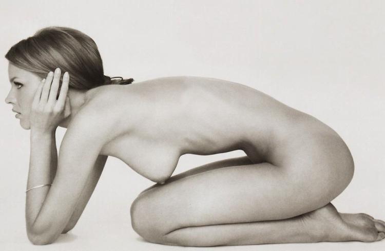 16P Eva Herzigova panty upskirt and topless pics