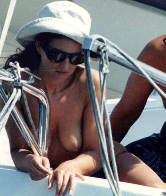 16P hollywood fuck siren monica belluci naked and topless