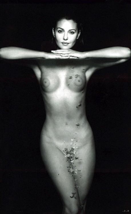 16P hollywood fuck siren monica belluci naked and topless