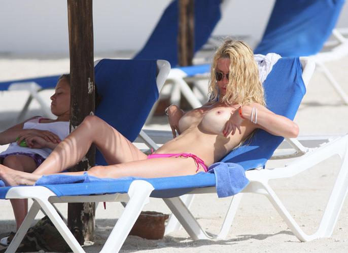 16P Alicia Douvall showing big tits on beach topless paparazzi pics