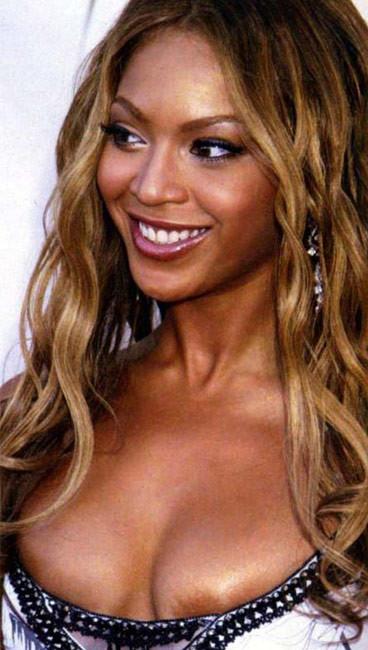 16P Celeb babe Beyonce Knowles nipple slip and sexy nasty ass