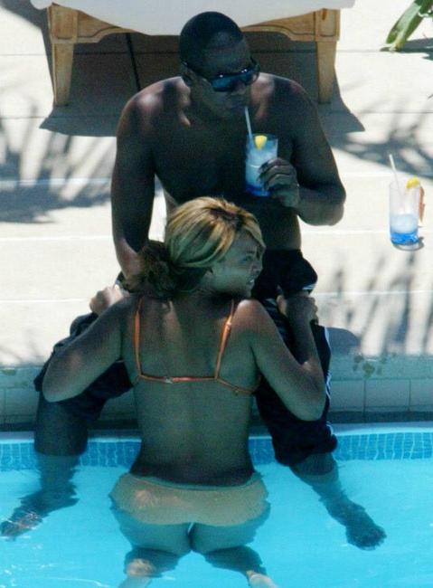 16P Celeb babe Beyonce Knowles nipple slip and sexy nasty ass