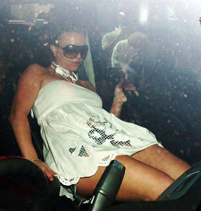 16P Britney Spears shows nasty legs and boobs