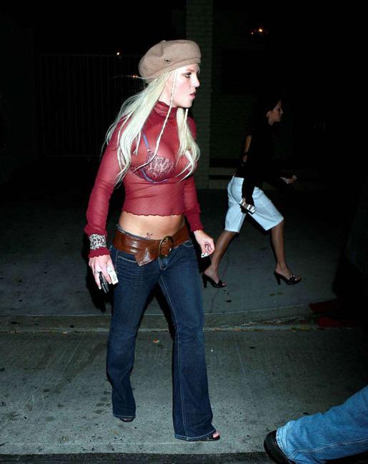 16P Britney Spears shows nasty legs and boobs