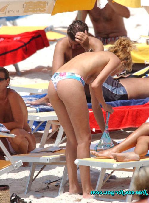 16P Adriana Volpe showing her nice tits in topless