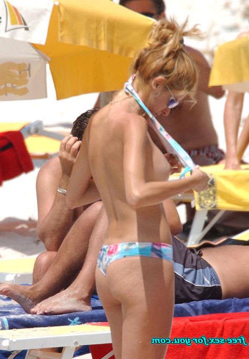 16P Adriana Volpe showing her nice tits in topless