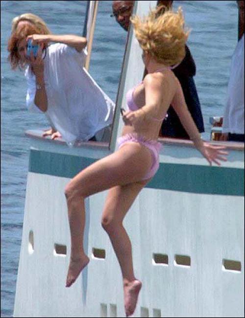 16P Mariah Carey opps shots of her nasty big boobs