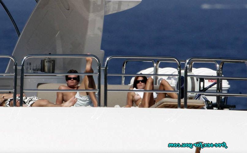 16P Cindy Crawford posing in topless on yach paparazzi pictures