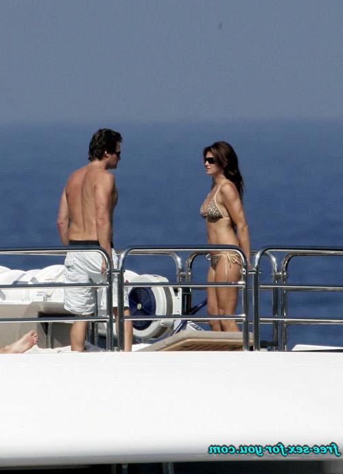 16P Cindy Crawford posing in topless on yach paparazzi pictures