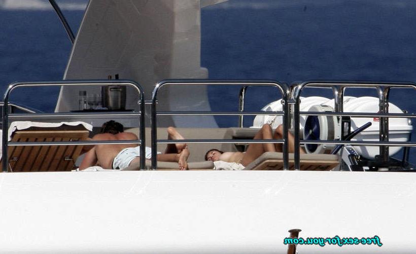 16P Cindy Crawford posing in topless on yach paparazzi pictures